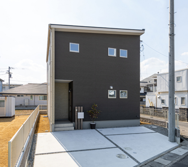 【高松市高松町】上品で落ち着いたインテリア空間の家のメイン画像